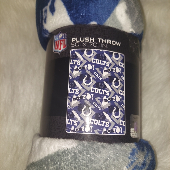 NFL Colts Plush Throw Blanket - Picture 1 of 5